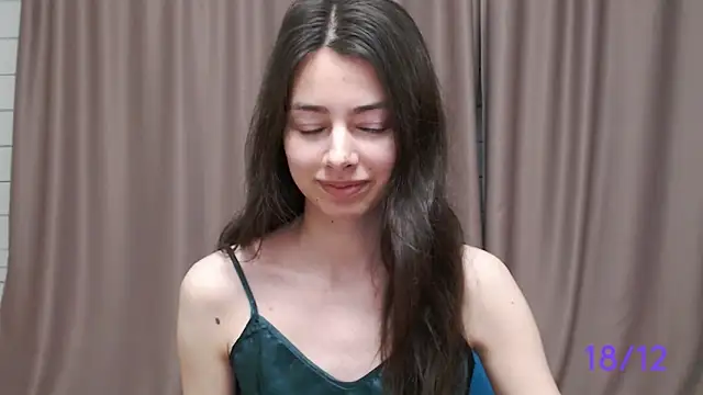 Snapshot of sweet_sweet_angel chatting on December 18, 2024, 1:56 pm sweet sweet angel online show from December 18, 2024, 1:56 pm