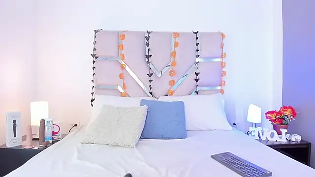 Thayler jones online show from October 31, 2025, 11:22 am