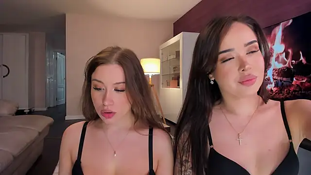 Snapshot of hannah_x_x_ chatting on October 5, 2025, 7:45 pm hannah x x online show from October 5, 2025, 7:45 pm