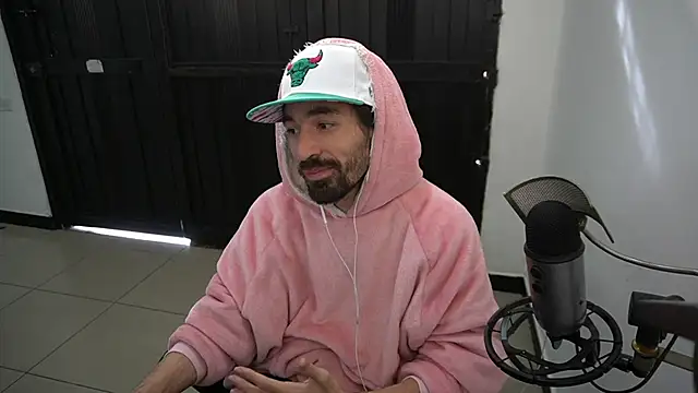 Snapshot of Your_Ice_cream chatting on December 24, 2024, 8:38 pm Your Ice cream online show from December 24, 2024, 8:38 pm