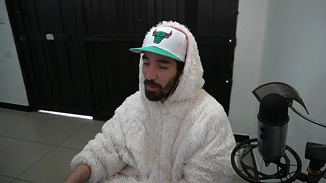 Snapshot of Your_Ice_cream chatting on December 31, 2024, 4:57 pm Your Ice cream online show from December 31, 2024, 4:57 pm