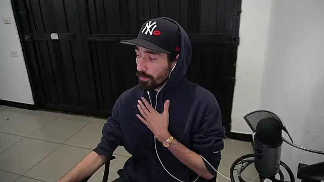 Snapshot of Your_Ice_cream chatting on January 11, 2025, 11:35 pm Your Ice cream online show from January 11, 2025, 11:35 pm