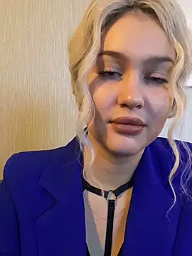 KikiWatson online show from January 19, 2025, 8:18 am