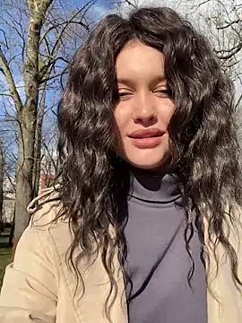 KikiWatson online show from February 5, 2025, 8:00 am