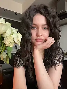 KikiWatson online show from February 6, 2025, 7:56 am