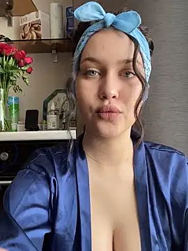 KikiWatson online show from February 27, 2025, 12:13 pm