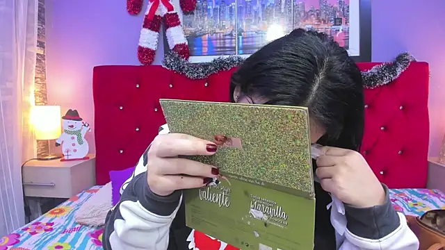 AbbyJonhs online show from December 6, 2024, 1:33 pm