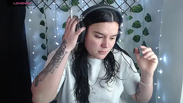 Snapshot of Nika_1_ chatting on August 4, 2026, 1:09 am Nika 1 online show from August 4, 2026, 1:09 am