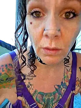 Snapshot of thatonespicychick chatting on September 14, 2025, 11:04 pm thatonespicychick online show from September 14, 2025, 11:04 pm