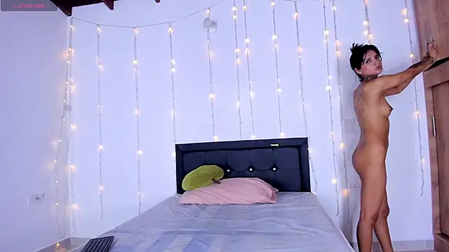 medussa13  online show from February 24, 2025, 4:49 am