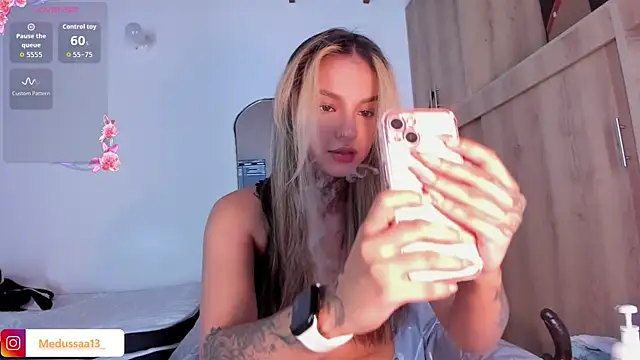 Snapshot of medussa13_ chatting on June 17, 2026, 12:07 pm medussa13 online show from June 17, 2026, 12:07 pm