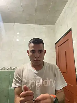 Snapshot of stiven-p23 chatting on December 3, 2025, 2:52 am stiven-p23 online show from December 3, 2025, 2:52 am