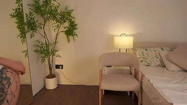 Peopleneedlove144 online show from January 10, 2026, 2:19 pm