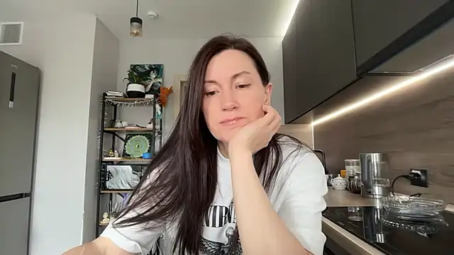 Snapshot of jainesummer chatting on April 7, 2026, 8:15 am jainesummer online show from April 7, 2026, 8:15 am
