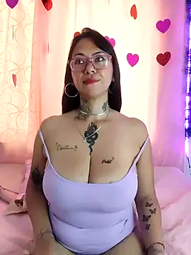 Snapshot of Saloome- chatting on March 19, 2025, 5:06 pm Saloome- online show from March 19, 2025, 5:06 pm