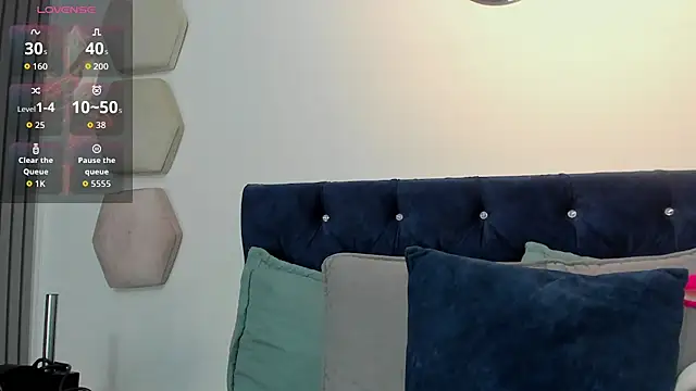 yulianademond66 online show from August 3, 2026, 9:07 pm