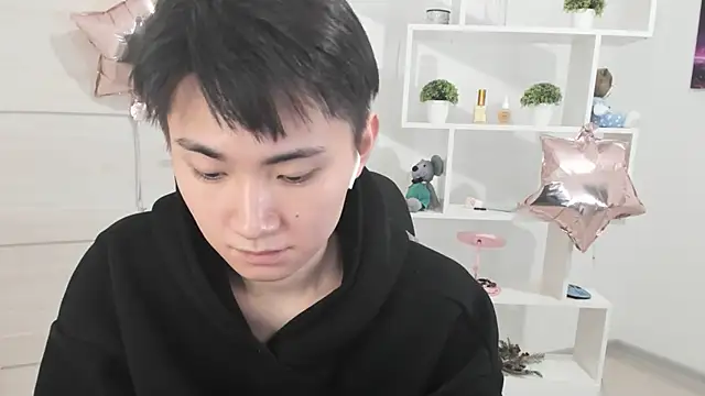 Miram Yu online show from December 11, 2024, 12:12 am