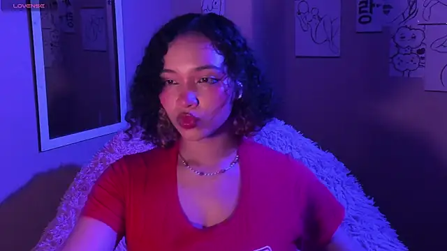 Snapshot of MadelineBenet chatting on March 17, 2025, 10:49 pm MadelineBenet online show from March 17, 2025, 10:49 pm