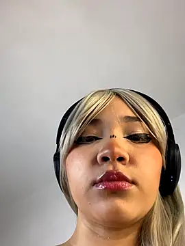 Snapshot of MadelineBenet chatting on November 28, 2025, 2:58 am MadelineBenet online show from November 28, 2025, 2:58 am