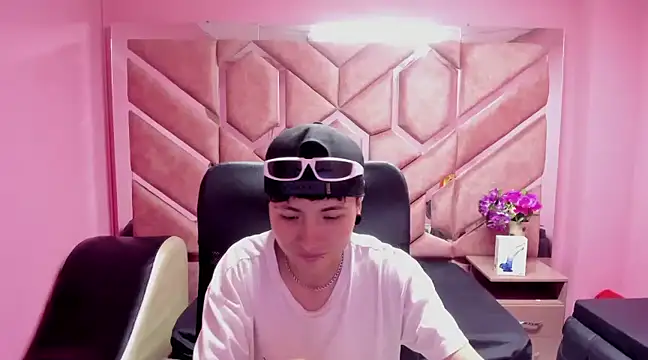 Snapshot of Im_Mathias chatting on January 14, 2025, 8:41 am Im Mathias online show from January 14, 2025, 8:41 am