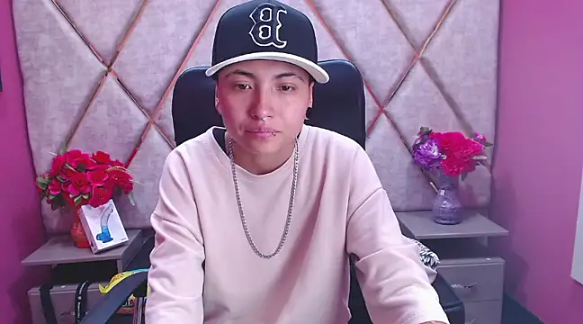 Snapshot of Im_Mathias chatting on February 6, 2025, 3:06 am Im Mathias online show from February 6, 2025, 3:06 am