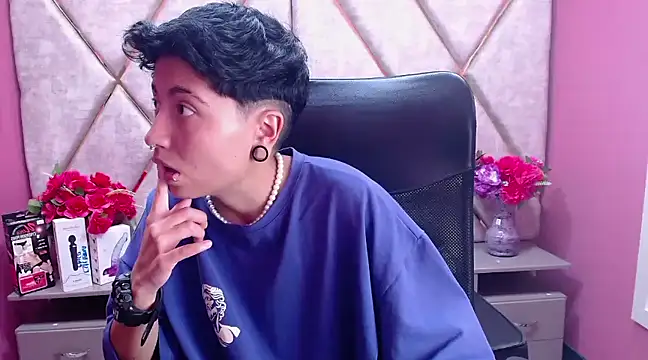 Snapshot of Im_Mathias chatting on February 14, 2025, 2:39 am Im Mathias online show from February 14, 2025, 2:39 am