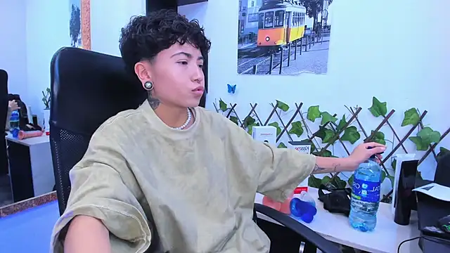 Snapshot of Im_Mathias chatting on November 23, 2025, 4:01 am Im Mathias online show from November 23, 2025, 4:01 am