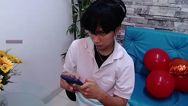 Snapshot of Eriol_ chatting on February 6, 2025, 9:17 pm Eriol online show from February 6, 2025, 9:17 pm