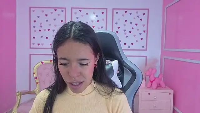 Snapshot of stephania_t chatting on September 29, 2025, 11:37 am stephania t online show from September 29, 2025, 11:37 am