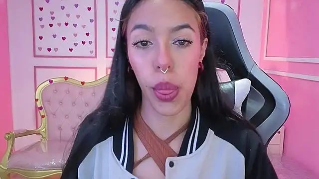 Snapshot of stephania_t chatting on October 7, 2025, 12:35 pm stephania t online show from October 7, 2025, 12:35 pm