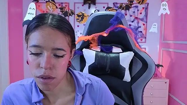 Snapshot of stephania_t chatting on October 27, 2025, 11:47 am stephania t online show from October 27, 2025, 11:47 am