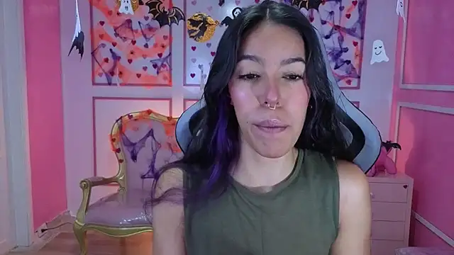 Snapshot of stephania_t chatting on October 29, 2025, 12:18 pm stephania t online show from October 29, 2025, 12:18 pm