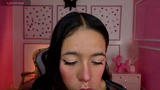 Snapshot of stephania_t chatting on November 27, 2025, 11:56 am stephania t online show from November 27, 2025, 11:56 am