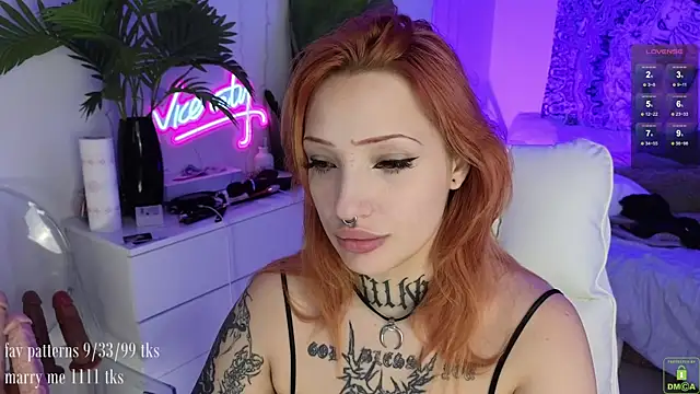 Snapshot of violetviolator chatting on September 17, 2025, 4:36 am violetviolator online show from September 17, 2025, 4:36 am