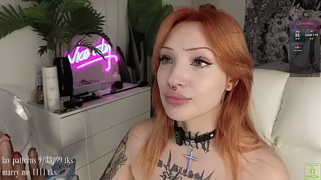 Snapshot of violetviolator chatting on September 20, 2025, 4:13 am violetviolator online show from September 20, 2025, 4:13 am