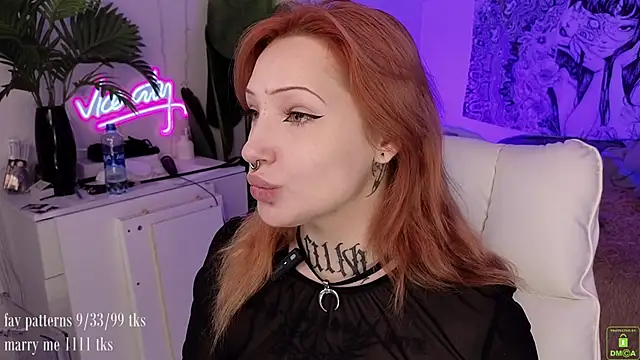 Snapshot of violetviolator chatting on October 10, 2025, 4:33 am violetviolator online show from October 10, 2025, 4:33 am