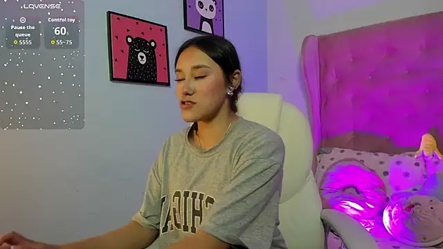  Sophie  miller online show from September 29, 2025, 10:25 pm