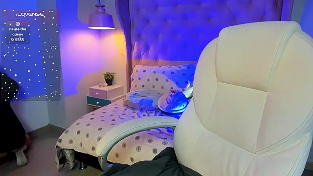  Sophie  miller online show from February 5, 2026, 8:02 pm