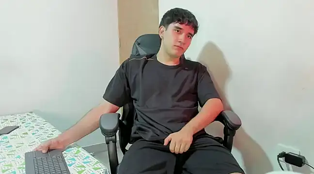 leo030809 online show from December 5, 2024, 1:36 am