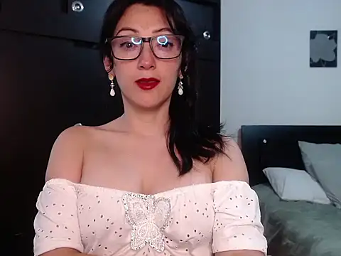 Snapshot of Alicee_moss chatting on July 24, 2026, 9:57 pm Alicee moss online show from July 24, 2026, 9:57 pm