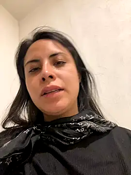 Snapshot of Effyvice13 chatting on November 12, 2025, 8:26 am Effyvice13 online show from November 12, 2025, 8:26 am