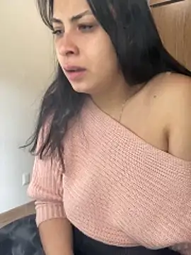 Snapshot of Effyvice13 chatting on December 17, 2025, 8:37 pm Effyvice13 online show from December 17, 2025, 8:37 pm