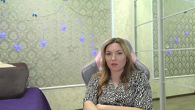 Snapshot of -DIVORA- chatting on March 9, 2025, 7:59 pm -DIVORA- online show from March 9, 2025, 7:59 pm