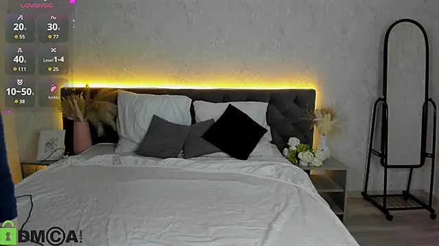 Michelle Blond online show from March 2, 2026, 9:16 am