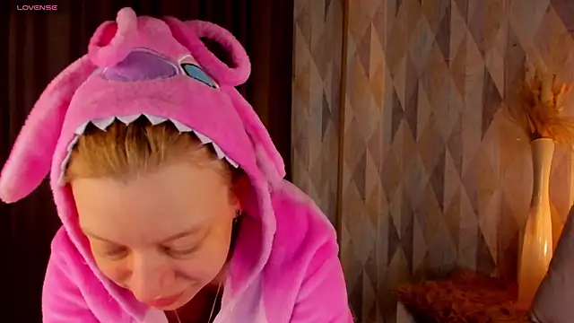Snapshot of Michelle_Blond chatting on May 18, 2026, 1:02 am Michelle Blond online show from May 18, 2026, 1:02 am