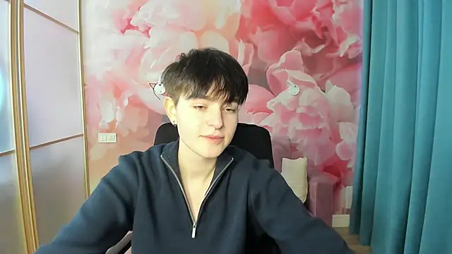 EmiliaYours online show from January 3, 2025, 1:03 pm