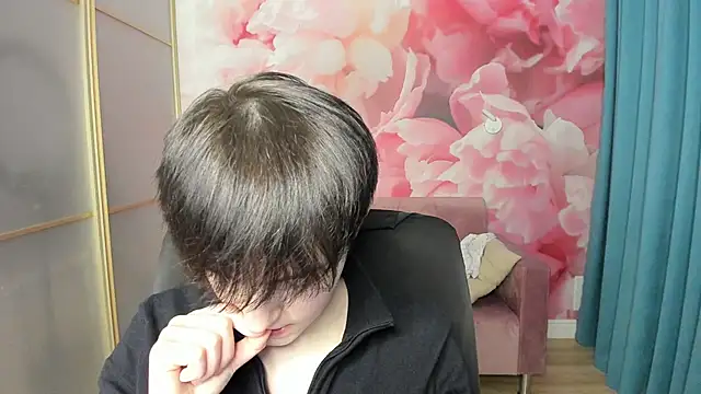 EmiliaYours online show from January 5, 2025, 4:27 pm