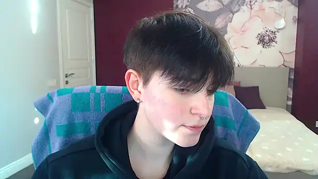 EmiliaYours online show from January 14, 2025, 1:17 pm