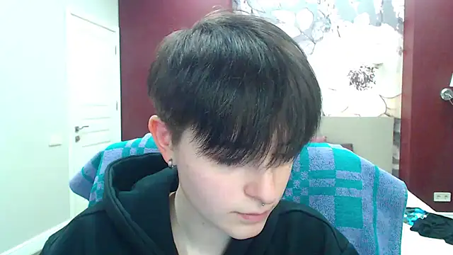 EmiliaYours online show from January 14, 2025, 4:18 pm