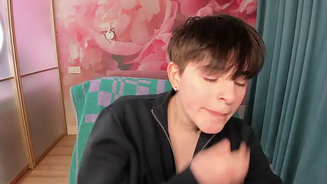 EmiliaYours online show from January 17, 2025, 4:04 pm